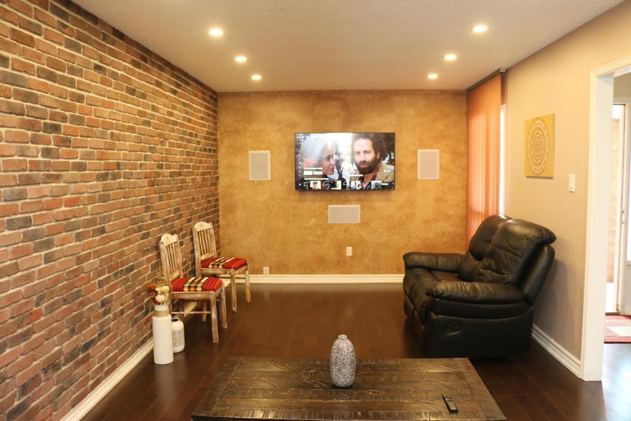 Quiet And Contemporary Home Markham Bagian luar foto